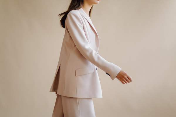 Global women's custom made-to-measure clothing